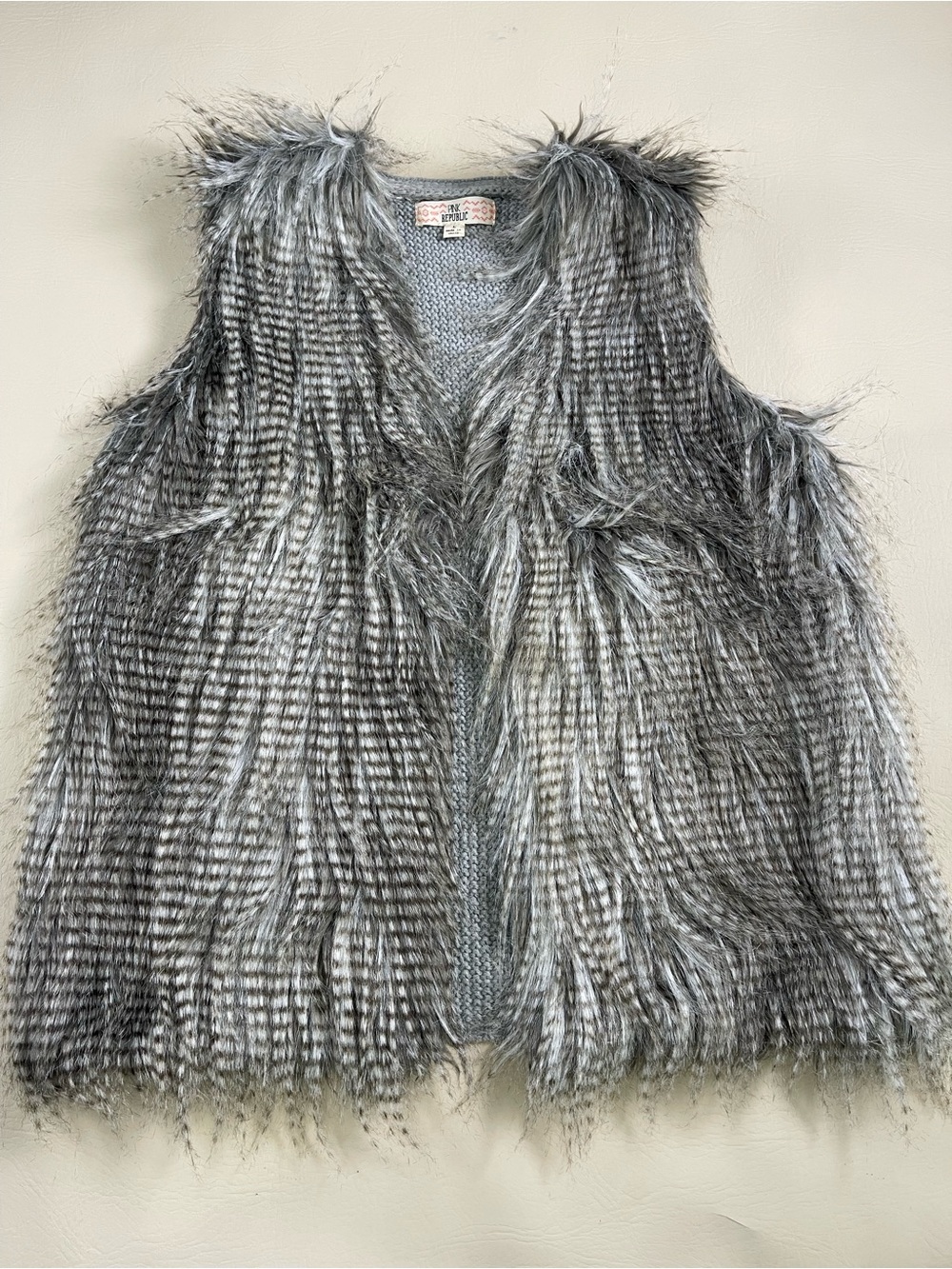 Pink republic faux fur vest gray  large